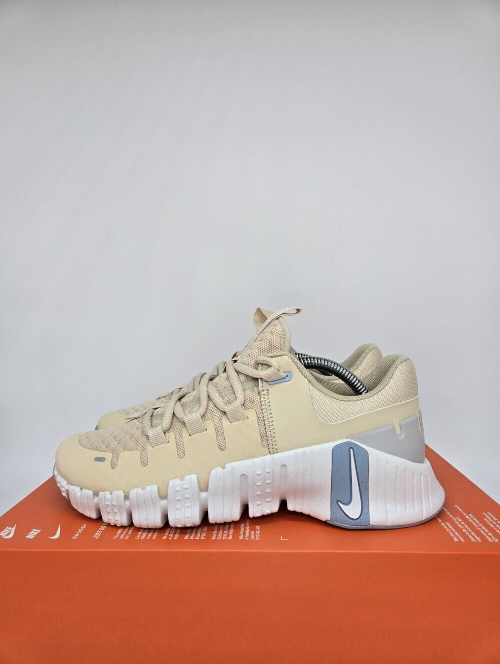 Nike Women's Free Metcon 5 Sanddrift Workout Shoes Size 7